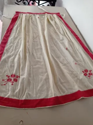 Delantal antiguo bordado flores baile tradicional