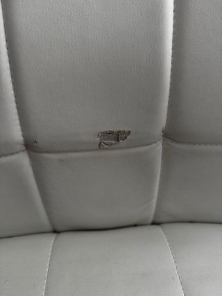 Sillas de comedor blancas y plateadas