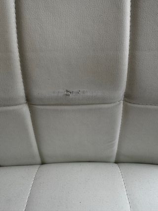 Sillas de comedor blancas y plateadas