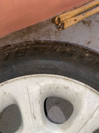 Llantas Saxo con neumáticos nuevos