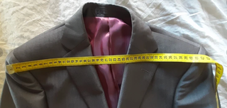 Traje de chaqueta gris nuevo con etiqueta