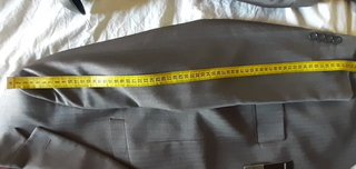 Traje de chaqueta gris nuevo con etiqueta