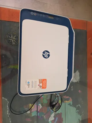 Impresora HP Blanca y Azul