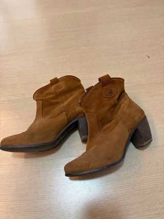 Botines de piel marrones