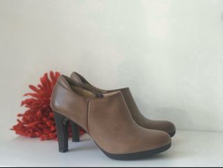 Zapatos beiges Lodi. Nuevos, nunca usados.