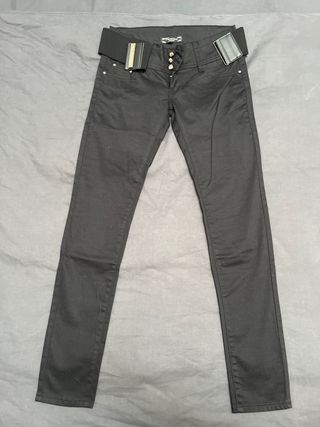 Pantalones negros con cinturón ancho