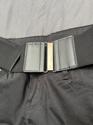 Pantalones negros con cinturón ancho