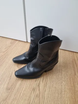 Botines Only estilo cowboy negros T41