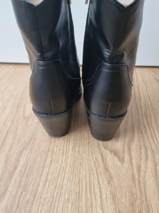 Botines Only estilo cowboy negros T41