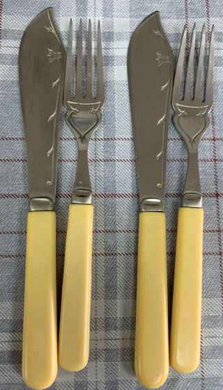 5 parejas de Cubiertos antiguos plateados y beige