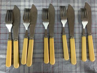 5 parejas de Cubiertos antiguos plateados y beige