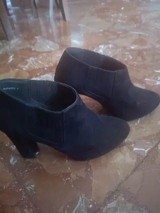 Stivaletti neri tacco alto