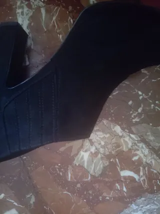 Stivaletti neri tacco alto