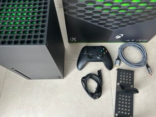 Xbox Series X 1TB + Razer Wolverine V3 Tournament