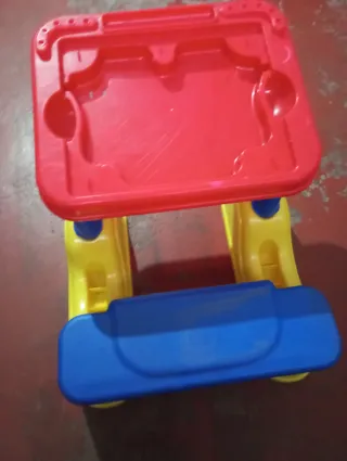 Pupitre infantil con pizarra