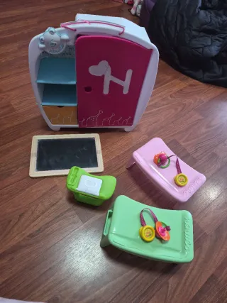 Pack Nenuco: Armario, Pupitres, Pizarra y Chupetes