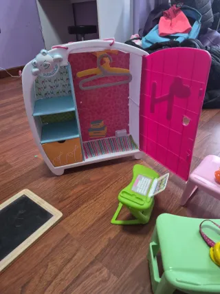 Pack Nenuco: Armario, Pupitres, Pizarra y Chupetes