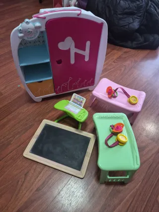 Pack Nenuco: Armario, Pupitres, Pizarra y Chupetes