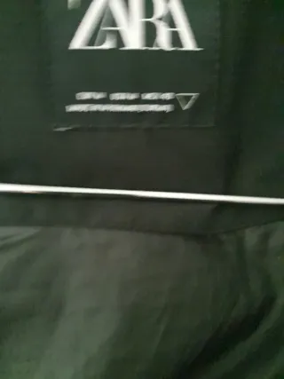 Chaqueta Zara Negra con Capucha