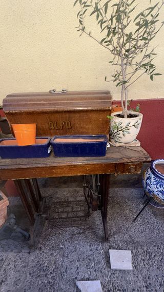 Máquina de coser ALFA antigua