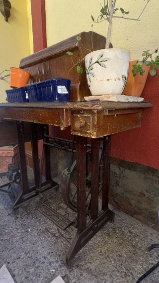 Máquina de coser ALFA antigua