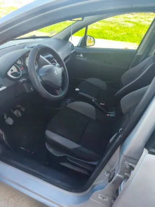 Peugeot 207 2010