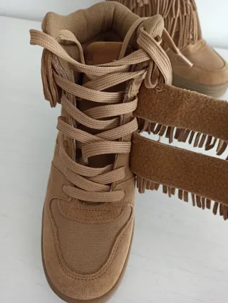 Botines Nuevos, con Flecos y cuña interior t38