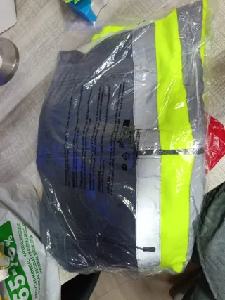 Ropa de trabajo. Polar y pantalón