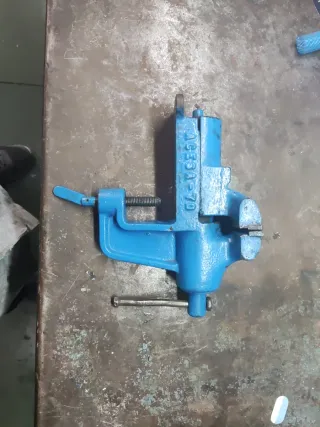 Tornillo de banco Acesa 70