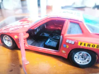 Porsche 924 BURAGO Escala 1/24 Rojo