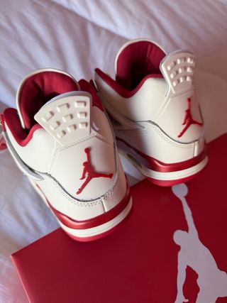 Air Jordan 4 Retro Valentines Day