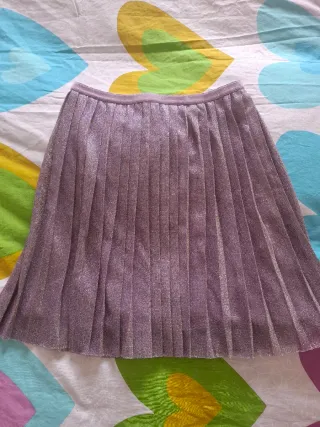 Falda plisada plateada y morada