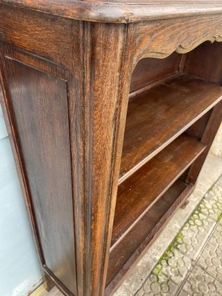 Biblioteca antigua de roble