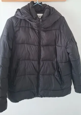 Chaqueta de plumas Zara negra