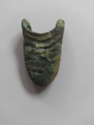 Hebillas, pasador, cantoneras de vaina de puñal.