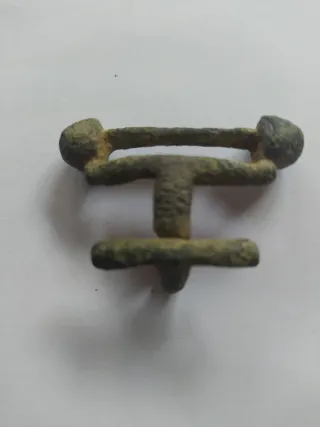 Hebillas, pasador, cantoneras de vaina de puñal.