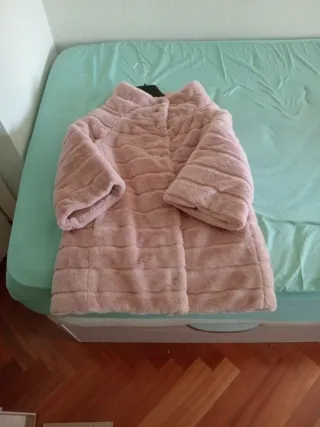 Abrigo pelo rosa, reversible. Talla 38/40