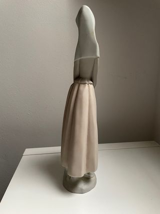 Figura Lladró “Una cesta de golosinas” mate ±40cm