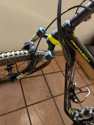 Bicicleta Montaña Giant Anthem Negra/Amarilla