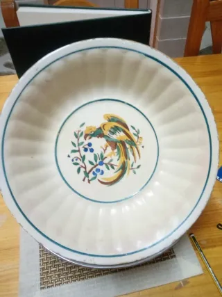 Fuente antigua con diseño de ave 30 cm. Diámetro 7