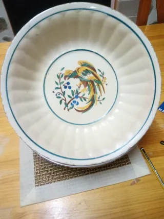 Fuente antigua con diseño de ave 30 cm. Diámetro 7