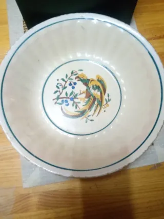 Fuente antigua con diseño de ave 30 cm. Diámetro 7