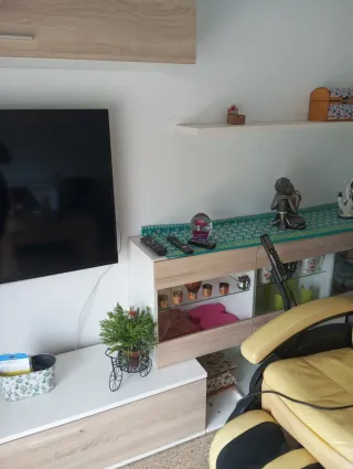 Mueble de comedor madera y cristal