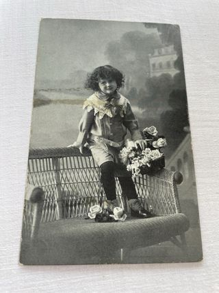 Due cartoline antiche. Una con timbri postali.