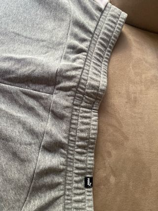 Pantalón corto chándal Puma gris y blanco