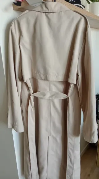 Abrigo gabardina Stradivarius beige Talla M