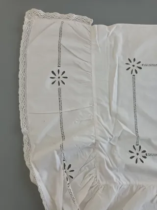 Antico copricuscino ricamato