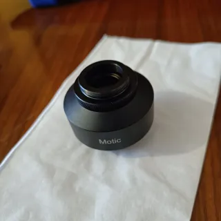 Adattatore C-Mount 0.5x per microscopi Motic