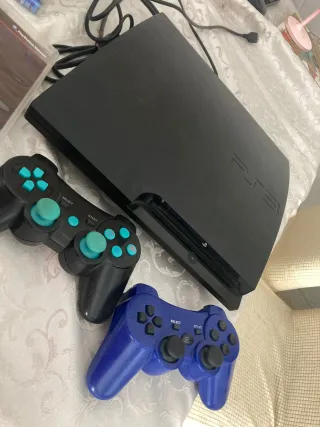 PlayStation 3 con 2 controller e giochi