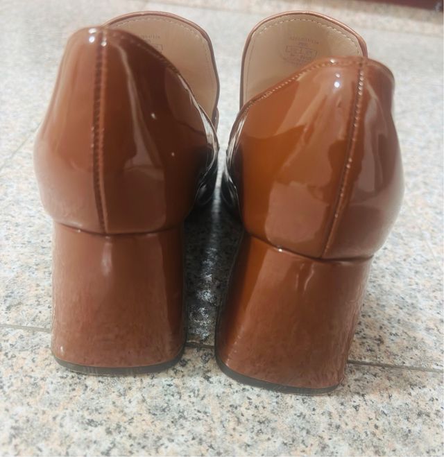 Zapatos tipo mocasín de tacón ancho de Zara